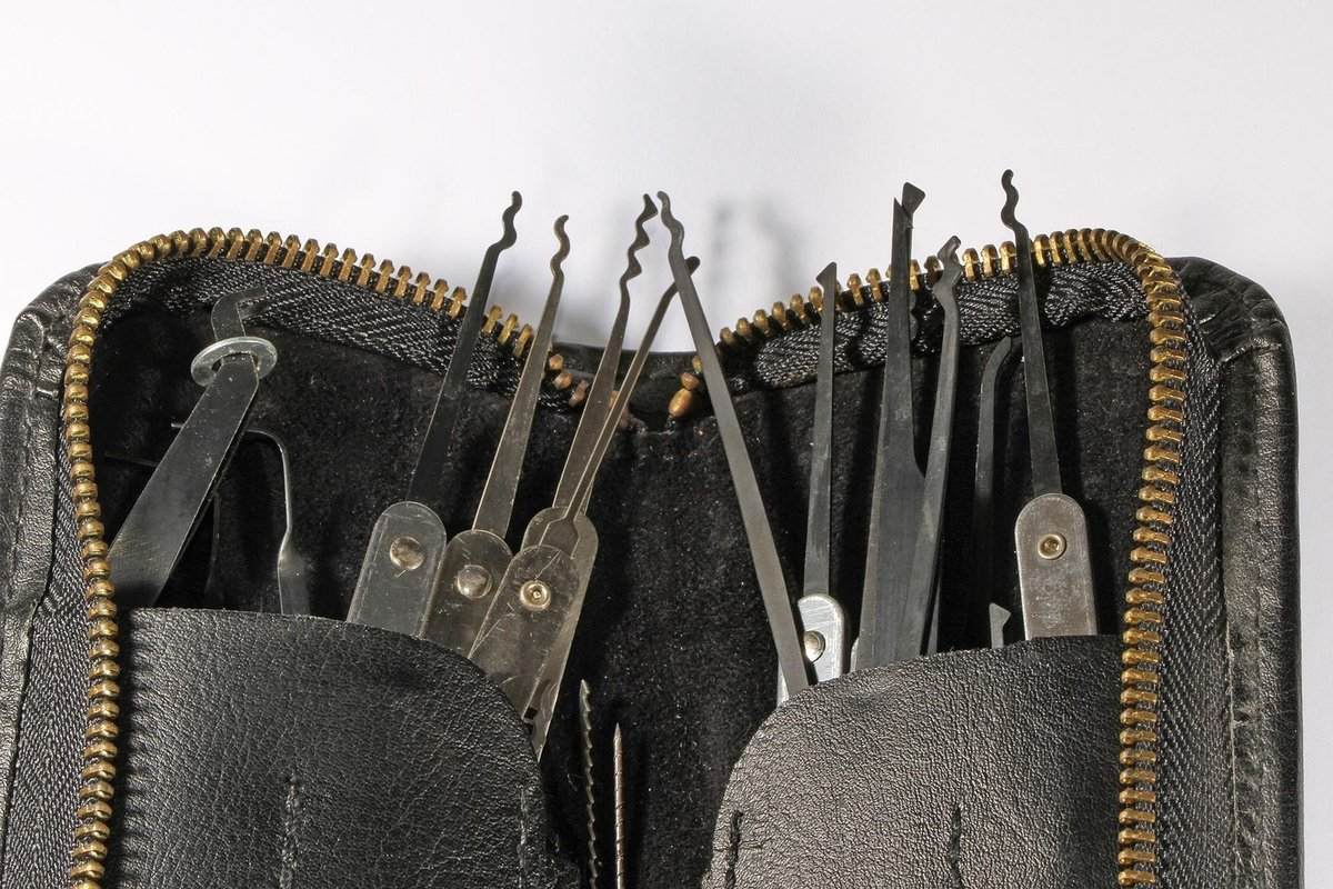 Herramientas profesionales de picking para apertura de puertas en Coruña sin danos